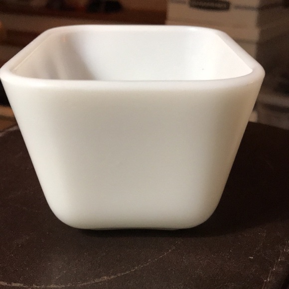 Vintage Pyrex Early American 501 “fridgie” 1.5 cups with lid. Made in USA - Picture 5 of 10